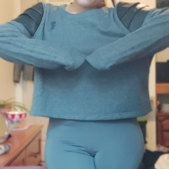 2/$30 Disney sweater  unique bateau neck oversized - Picture 12 of 16